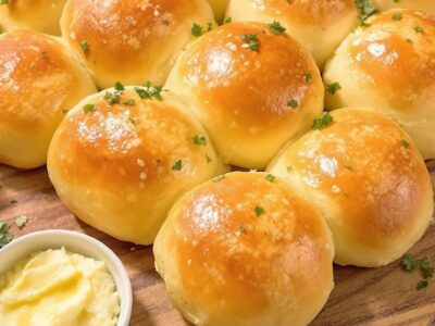 Garlic Butter Rolls: Irresistibly Easy & Delicious!