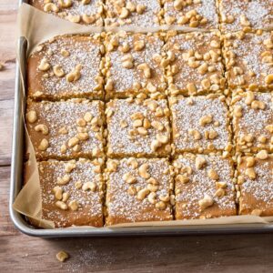 Cashew Butter Blondies: Irresistibly Nutty Delights!