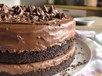 Chocolate Fudge Cake: Indulge in Decadent Delight!