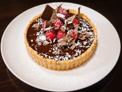 Indulge in Decadent Chocolate Tart Bliss!
