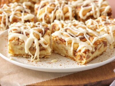 Cinnamon Roll Bars: Irresistibly Soft & Delicious Treat!
