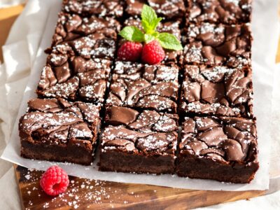 Classic Fudge Brownies: Irresistibly Rich Chocolate Delights!