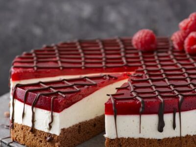 Raspberry Panna Cotta: Effortless & Irresistibly Creamy Delight