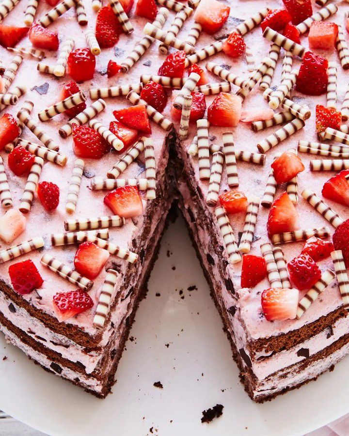 Strawberry Stracciatella Delight