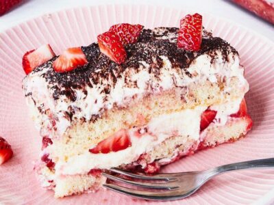Strawberry Tiramisu Delight: Effortless & Irresistible Recipe