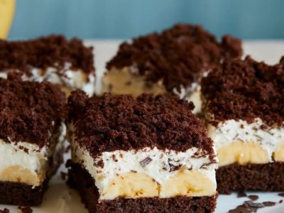 Tray-Baked Mole Cake with Creamy Banana Filling