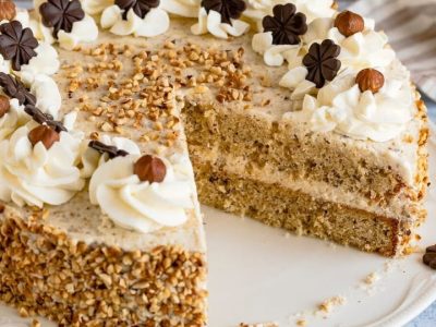 Decadent Hazelnut Cream Cake: A Show-Stopping Dessert
