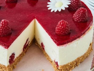 No-Bake Raspberry Yogurt Cake: Easy & Refreshing Dessert