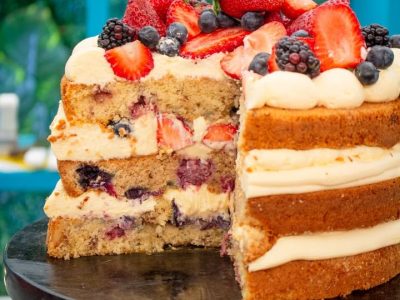 Coconut Raspberry Delight: A Tropical Twist on Layered Cake