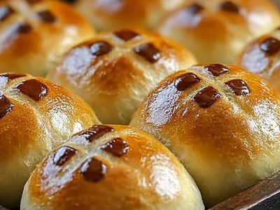 Soft Hot Cross Buns: Easy Recipe for Easter and Beyond